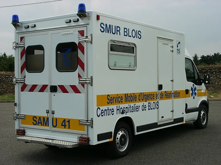 2001 Ambulance Petit